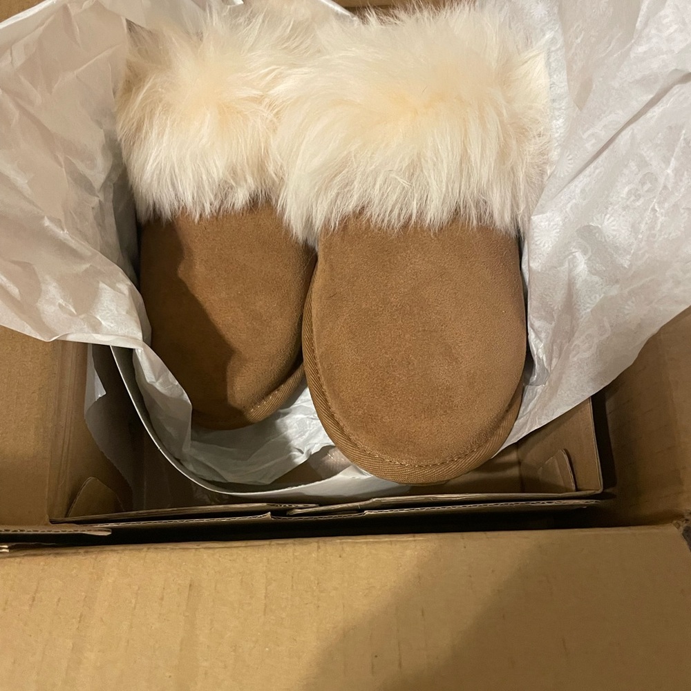 Size 9 Ugg slippers
